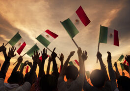 Cómo obtener la naturalización mexicana: